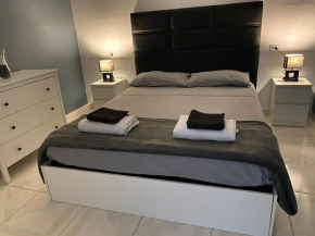 LUXURY ROOMS IN APARTMENT SHARED A LOS CRISTIANOS PLAYA AIRE CONDITIONER Habitaciones privada STANZA